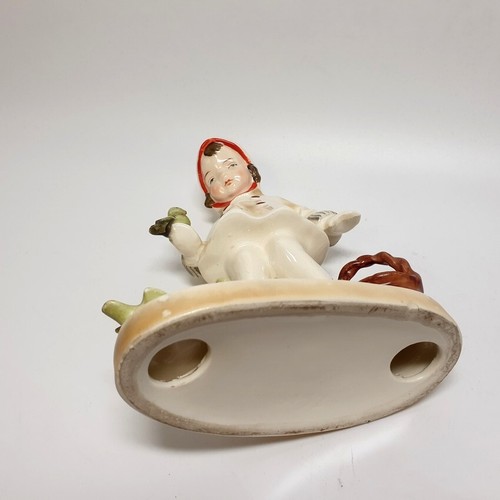 Figura de porcelana "Niña con pájaros", numerada. - Imagen 8 de 10