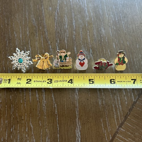 Vintage Enamel Frosty The Snowman Lapel Pin Christmas - Picture 9 of 9