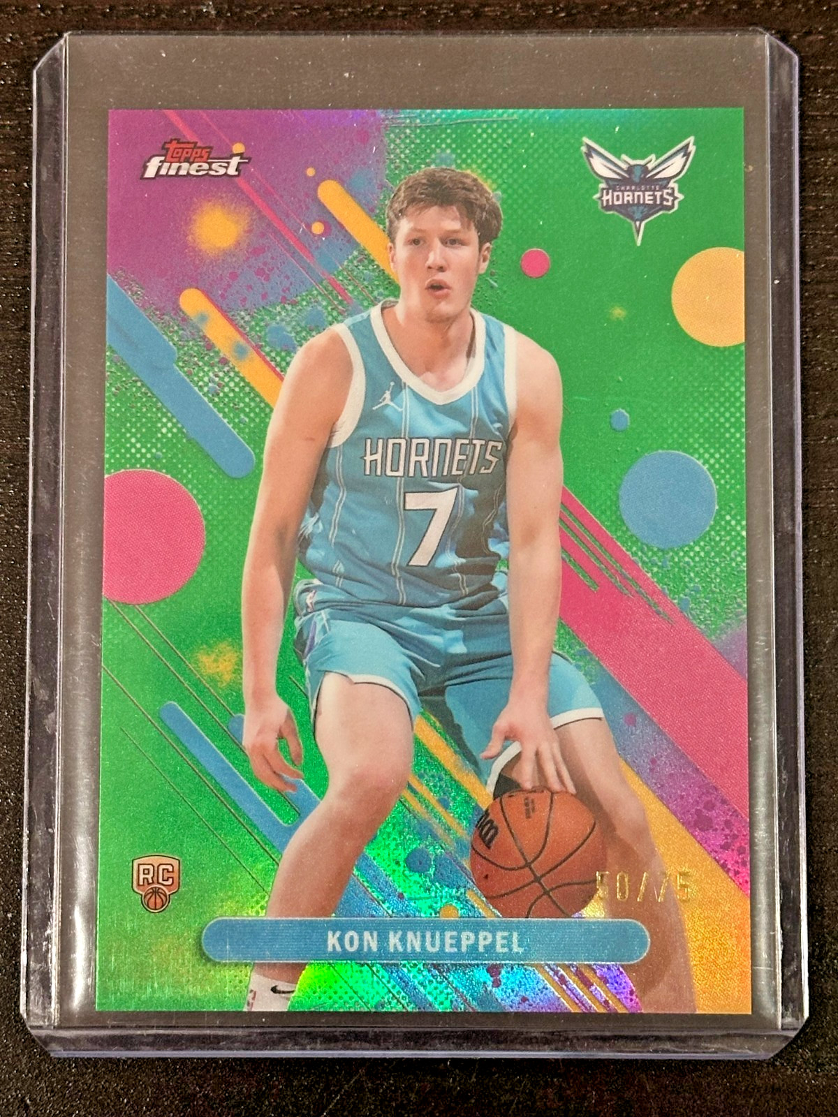 2025-26 TOPPS FINEST - KON KNUEPPEL ROOKIE RC GREEN REFRACTOR /75 SP HORNETS #4