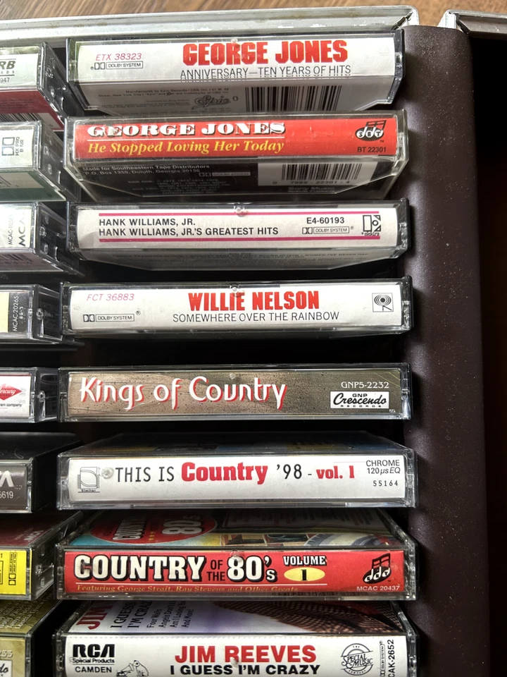 24 кассеты/футляр с музыкой кантри — Джордж Джонс, Вилли, Пэтси Клайн и другие — 2 - Изображение 4 из 4