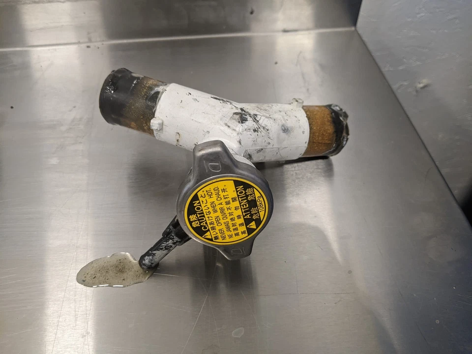 Entrada de refrigerante para Toyota Yaris 1.5 06-17 Foto 3 de 4