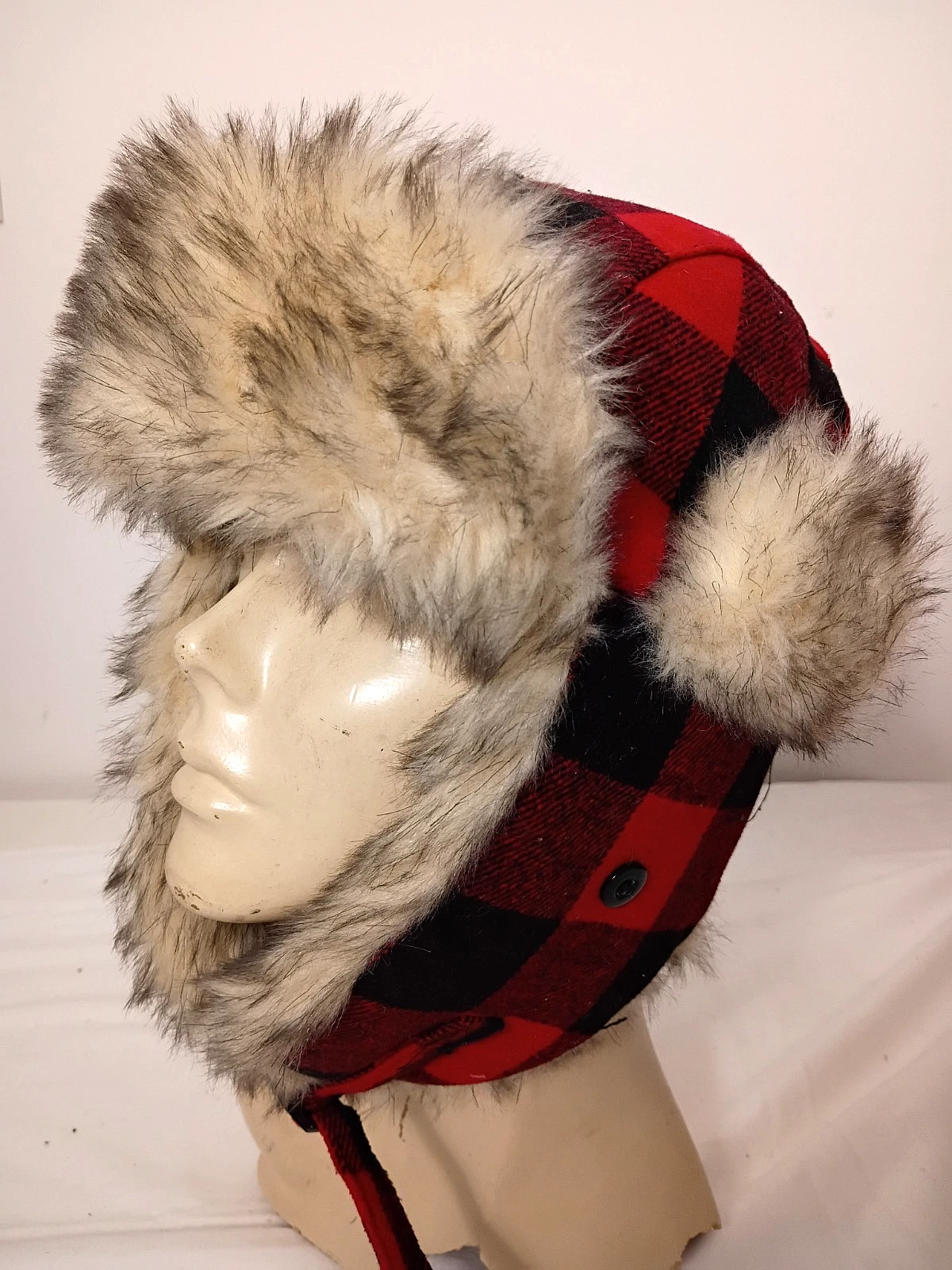 Men's M/L Trapper Bomber Winter Hat Faux Fur Red/Black Plaid Lined Clip Closure