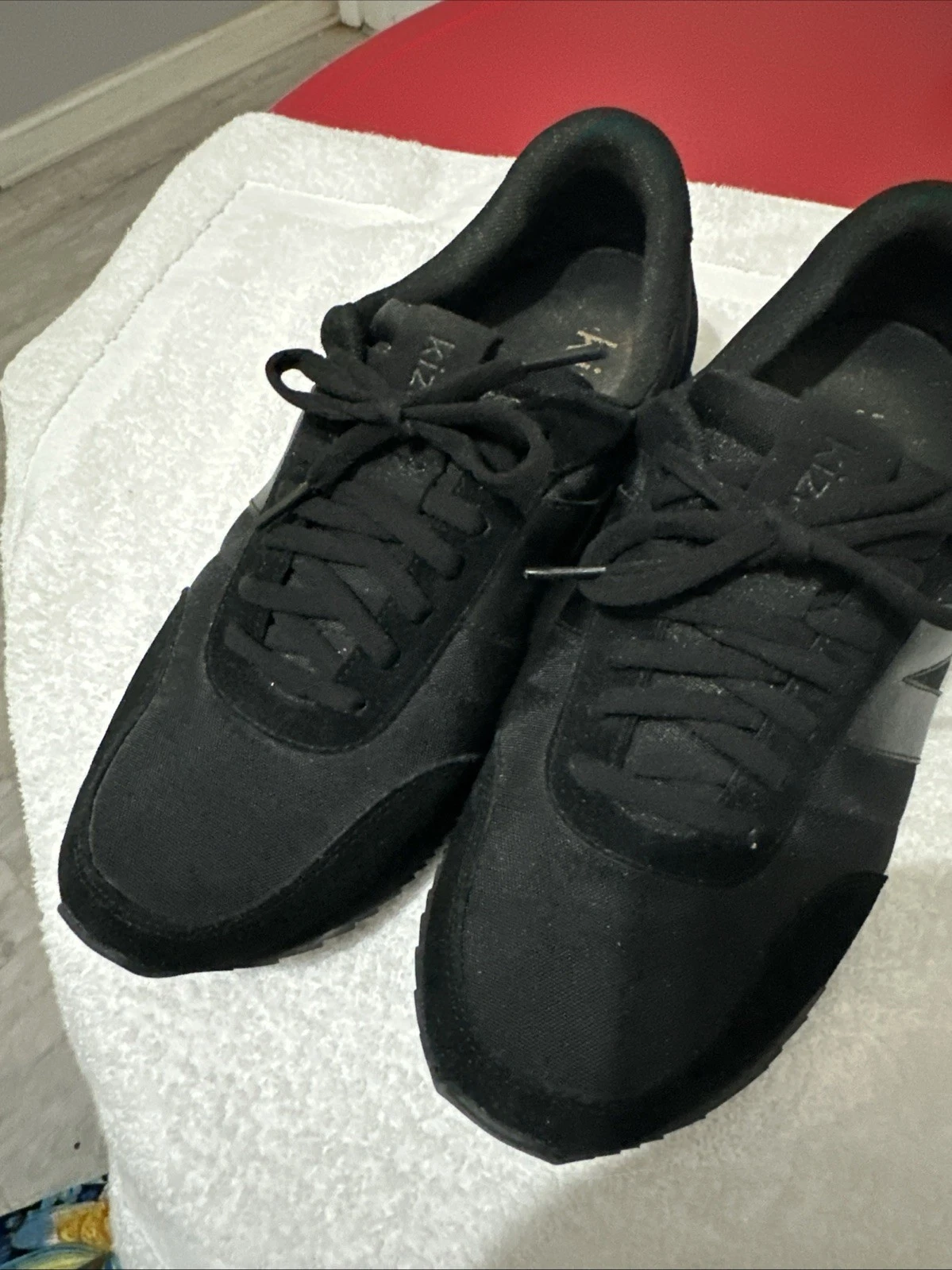 Kizik Athens Men's Blackout Hands-Free Slip-On Sneakers Size 10.5