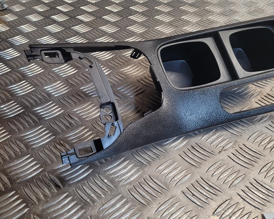 Portavasos Suzuki Vitara 2015-2024 Foto 2 de 4