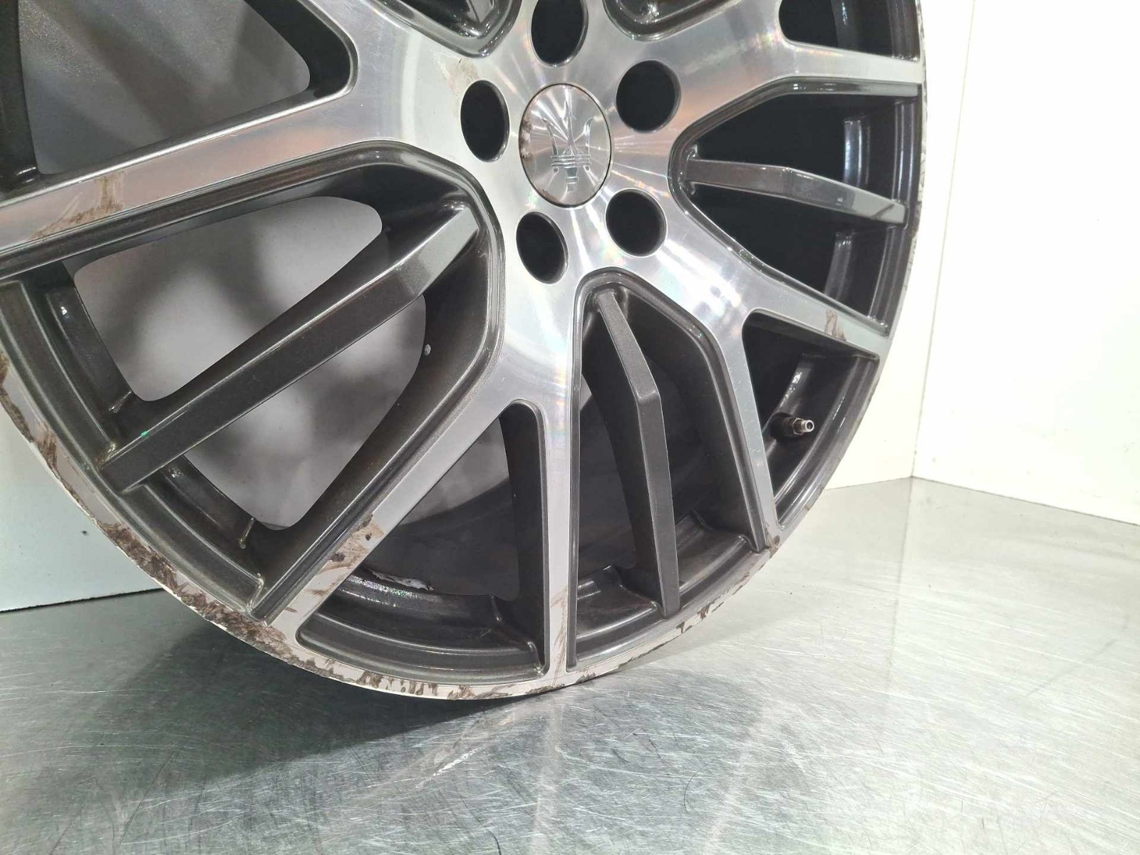 2017 Maserati Levante OEM Rim Factory Front Wheel 21" X 9 5 Triple Spokes Scuffs