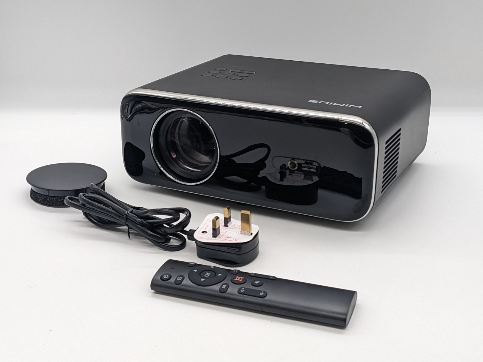 WiMiUS P62 projector 36000 lumen WiFi 6 Bluetooth full HD 1080p 4K auto focus