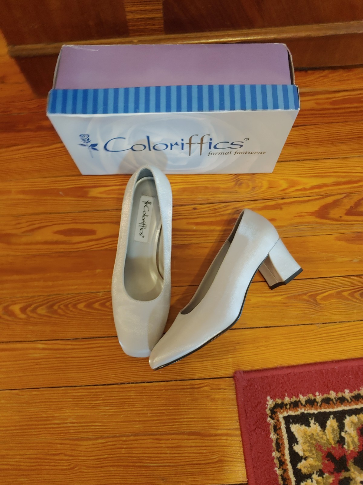 Women's Misses Shoes Silver Pumps Heels Metallic formal Size 8 W Coloriffics