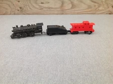 Lionel 0-4-0 Steam Locomotive 1061 with Tender & Caboose