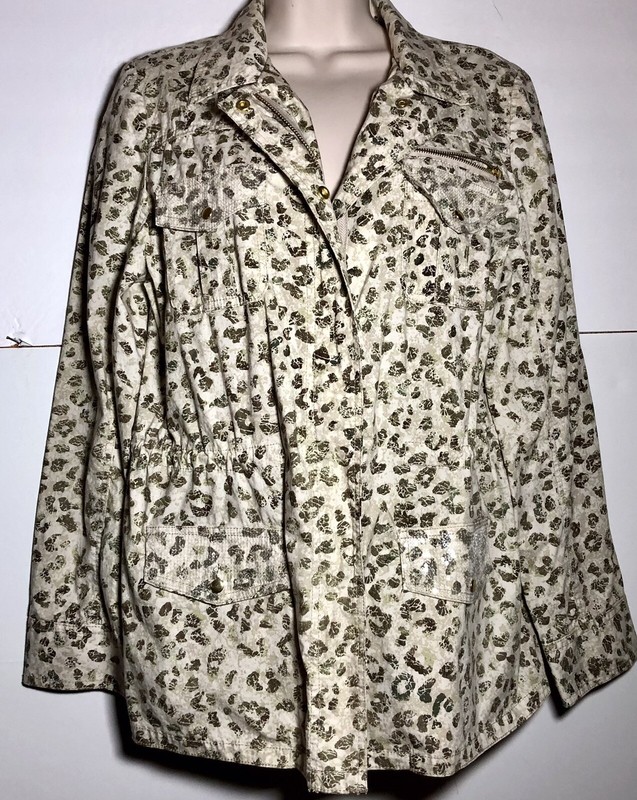 CHICO’S WOMENS SIZE M ZIPPERED SNAPPED TOP GREEN PRINTED