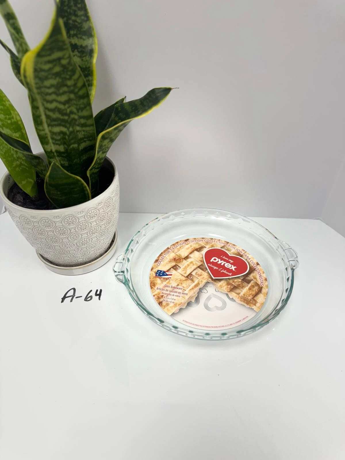 PYREX 'COLLECTOR'S EDITION' 9 1/2" Pie Plate Dish Clear Hearts - NEW