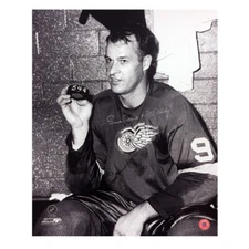 GORIDE HOWE Signed Detroit Red Wings 16 X 20 Photo Mr.Hockey Inscription - 79084