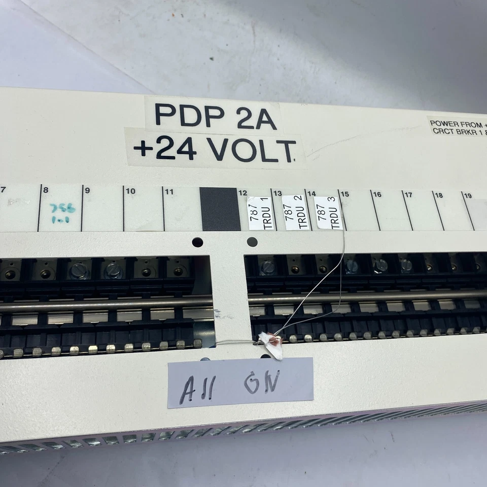 LINAGE POWER ED83135-30 G1 LINAGE POWER DISTRIBUTION G1 PDP 2A 24 VOLTIOS 🎯 Foto 3 de 4