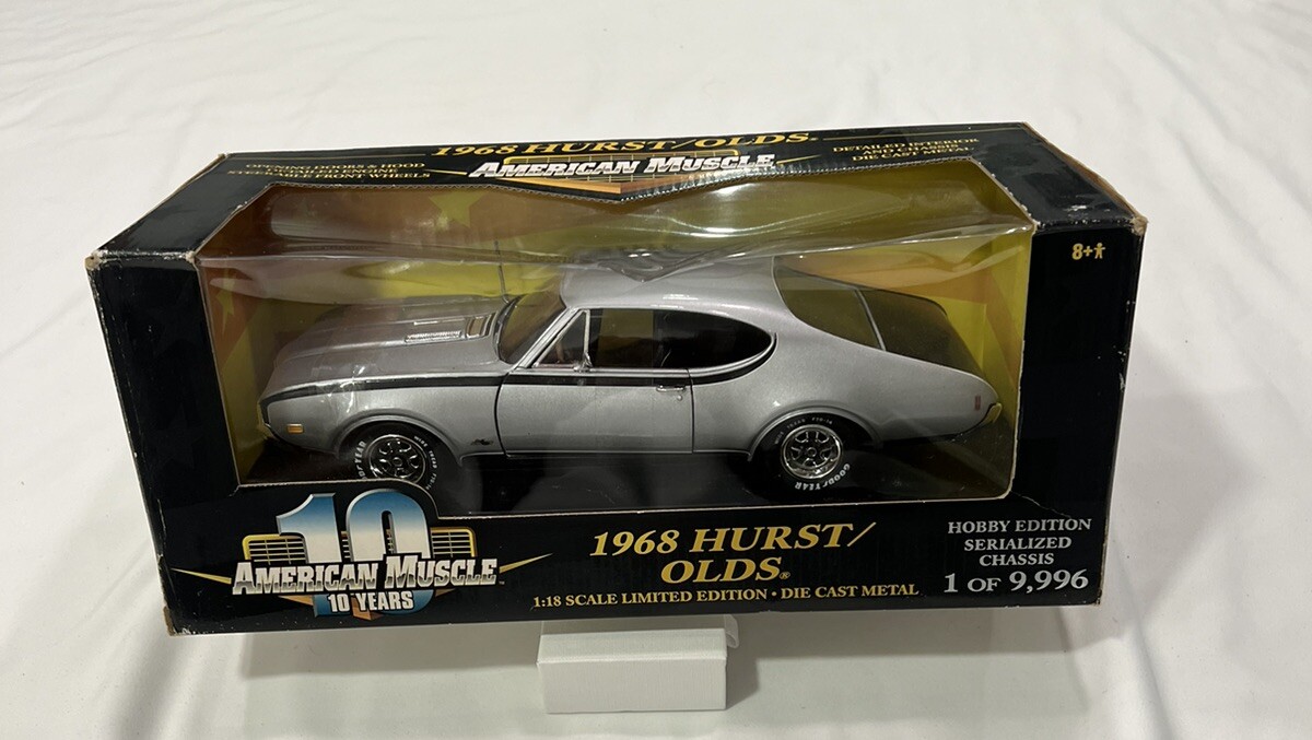 ERTL 1/18 - 1968 HURST / OLDS, New (Silver - 32547)