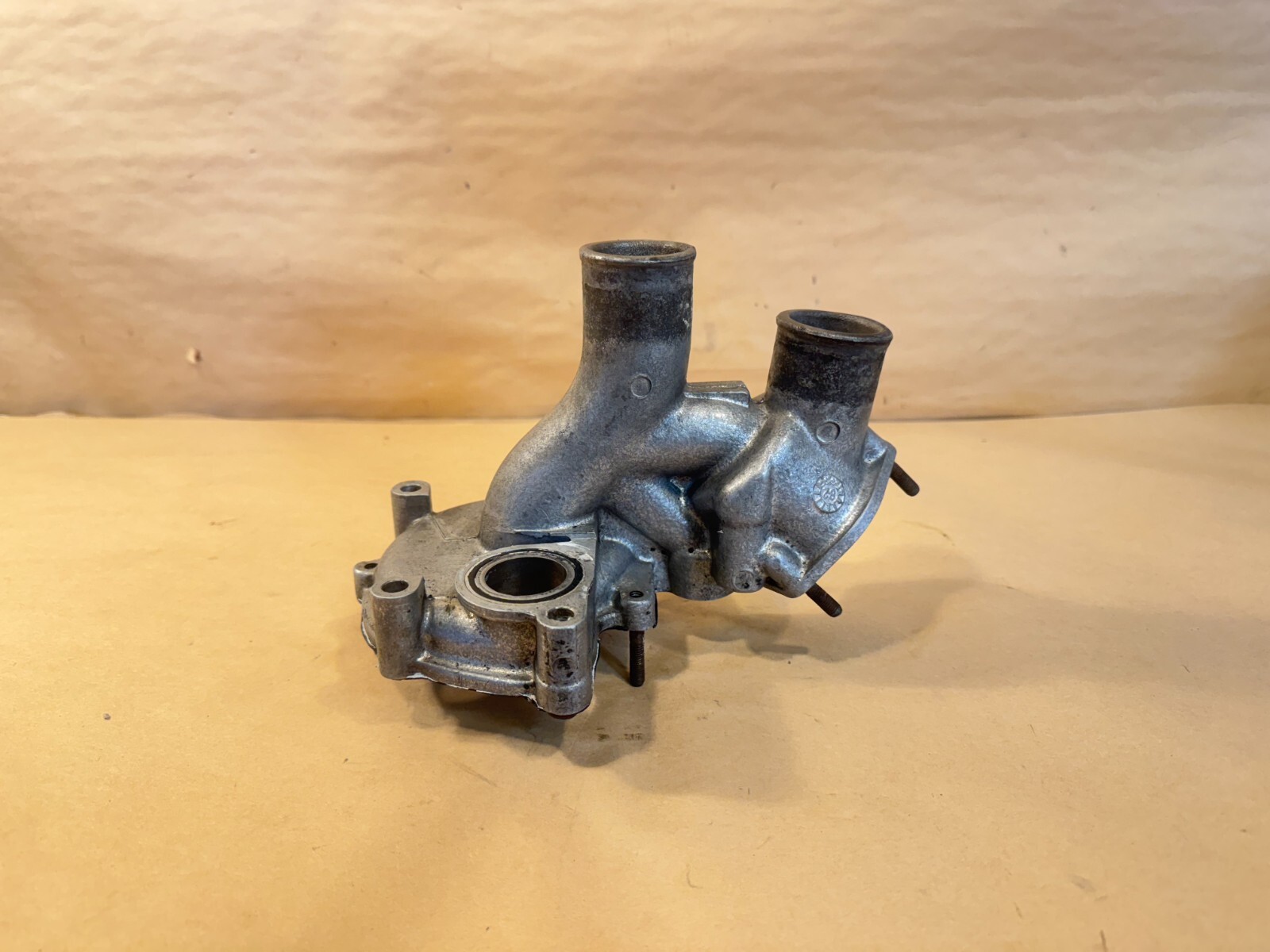 Ferrari 308 GTSi 328 mondial water pump Housing 115470