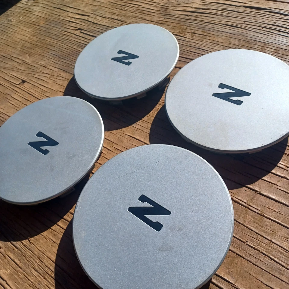 Juego de 4 tapas centrales Nissan 300ZX, 1984-1989 parte # 40317 21P00 raro, hermoso Foto 2 de 3