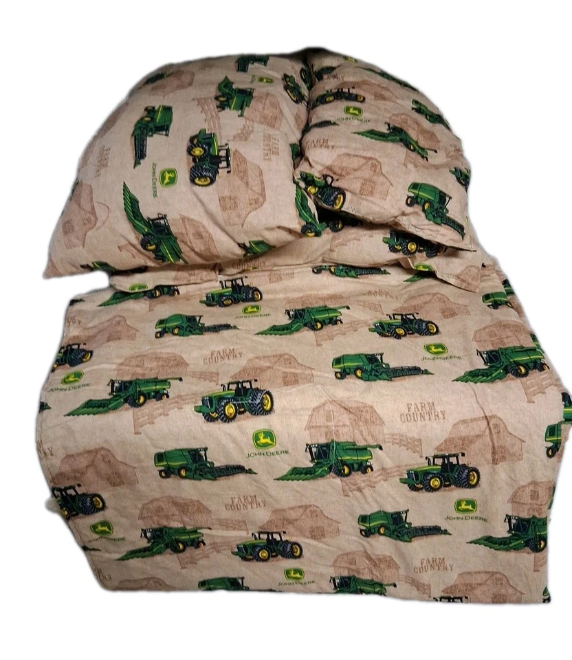 Juego de cama infantil JOHN DEERE con 3 almohadas y edredón. tamaño de edredón 43x43. Foto 2 de 4