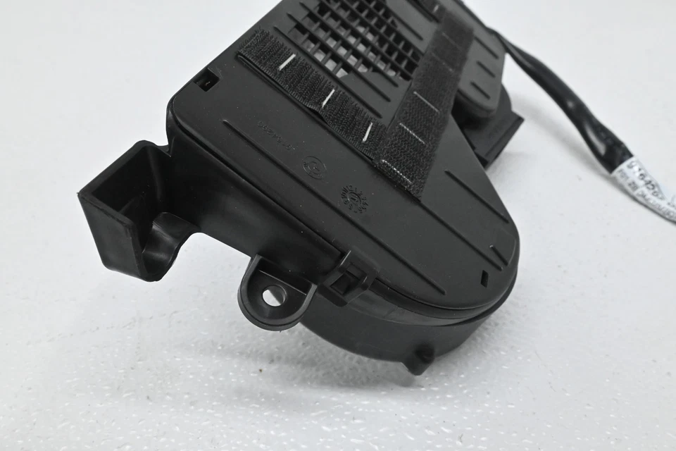 Rear Seat Climate Controlled Fan Power Unit OEM BMW F02 F01 750i 740i 2009-15 - Image 4 of 4