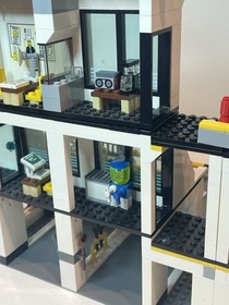 Lego 7744 City: Police Headquarters 95% Complete Minifigures Manuals