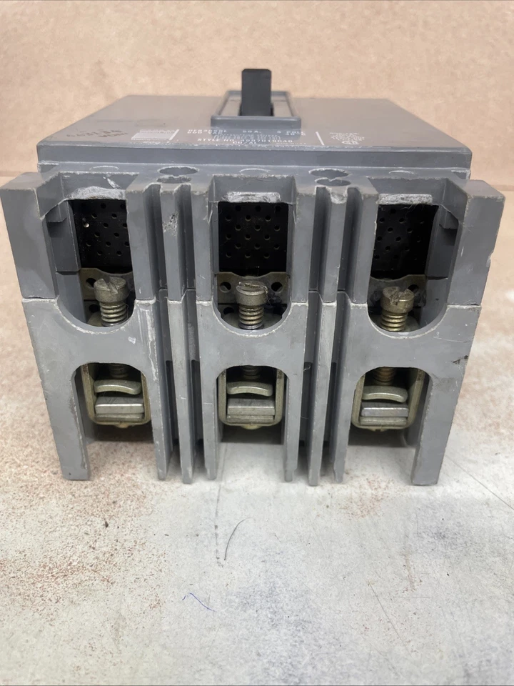 Disyuntor Westinghouse HFB3050L 3P 50A 600V Foto 2 de 4