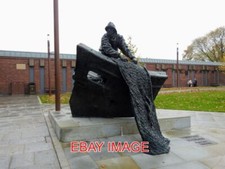 PHOTO  GRIMSBY FISHERMAN'S MEMORIAL  OUTSIDE ST JAMES CHURCH  CHURCH LANE  GRIMS