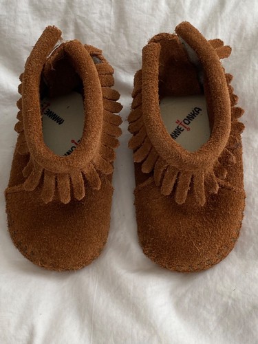 Minnetonka braun Fransen Riley Baby Bootie Wildleder Mokassin Größe 2