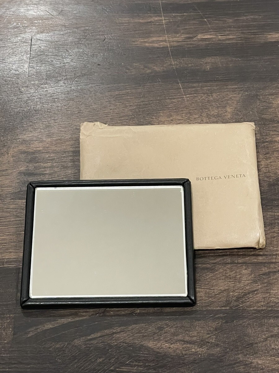 ボッテガヴェネタ　コンパクトハンドミラー　黒 BOTTEGA VENETA Black Leather Lined Personal Pocket Face Mirror (A2