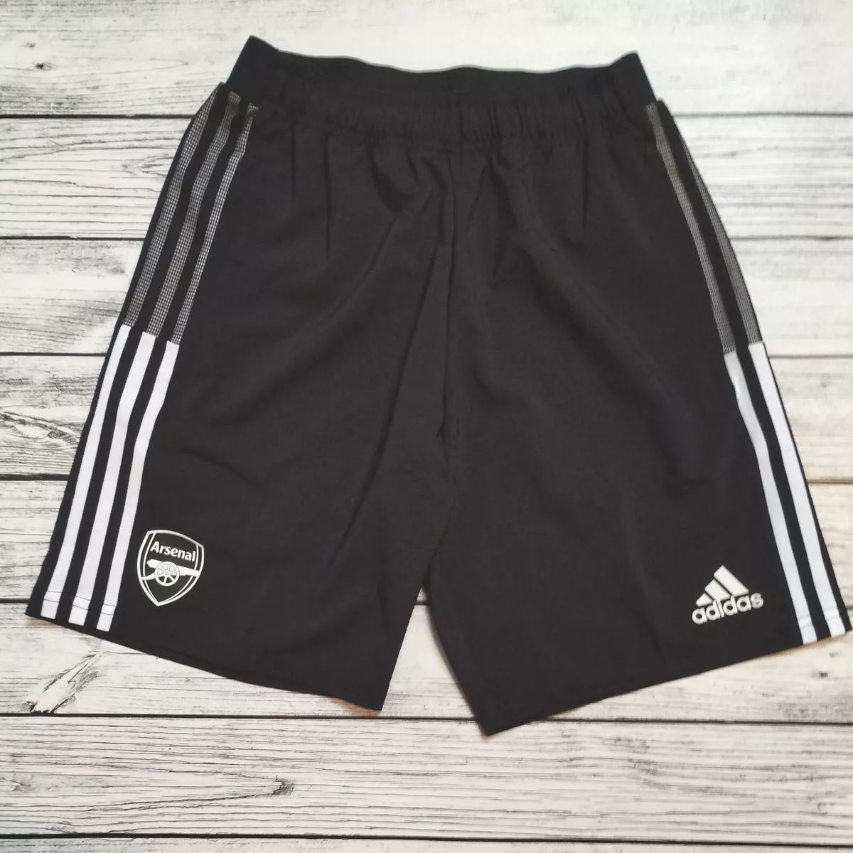 Mens football shorts with zip best sale pockets