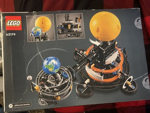 New Sealed LEGO 42179 Technic Planet Earth and Moon in Orbit - Picture 2 of 2