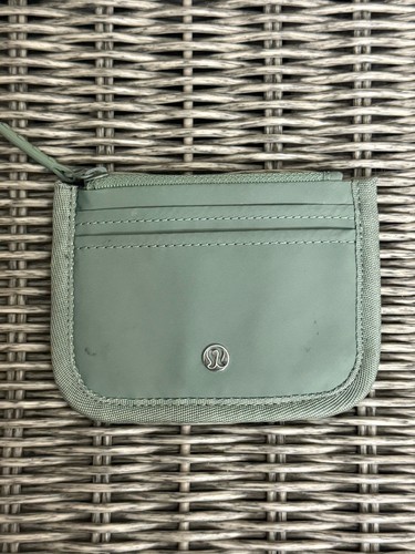 Lululemon True Identity Card Case One Size Gray Eucalyptus - Pre-owned  - Picture 9 of 10