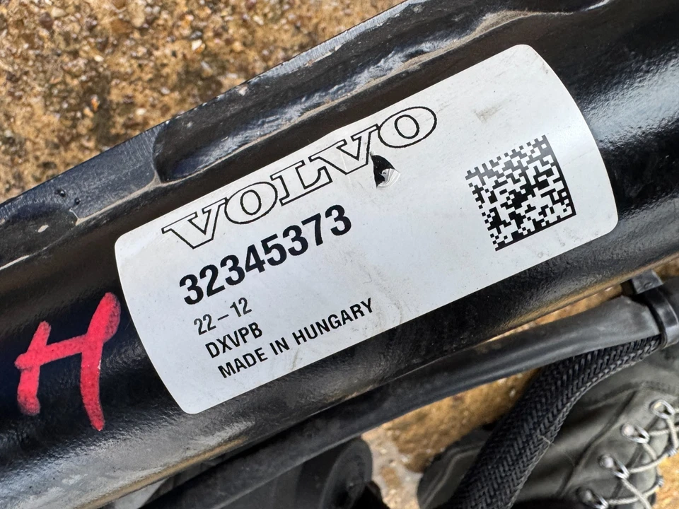 Barra de remolque eléctrica giratoria genuina Volvo V60 Cross Country 2019 32345373 Foto 2 de 4