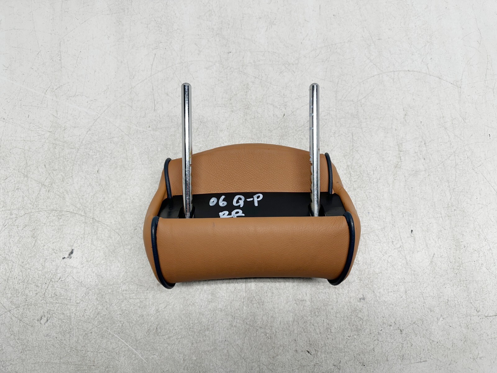 H411319 2003-2012 Maserati Quattroporte Rear Seat Headrest Head Rest LH OR RH
