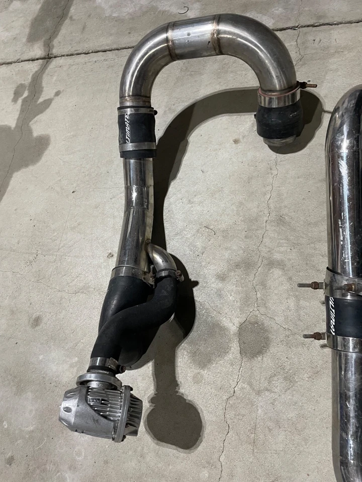 Kit de válvula de soplado Ultimate Racing para Mitsubishi 2009-2015 Foto 2 de 4