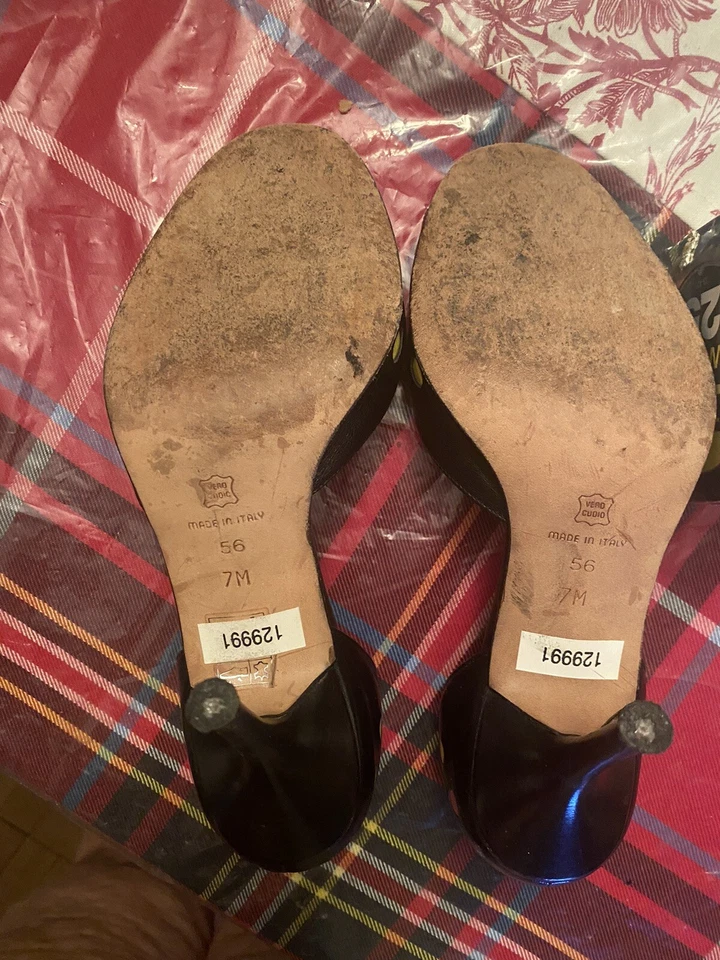 VIA SPIGA GORGEOUS BLACK LEATHER M MULTI COLOR DOTS 3.5” HEELS MADE iN ITALY❤️ - Image 3 of 4