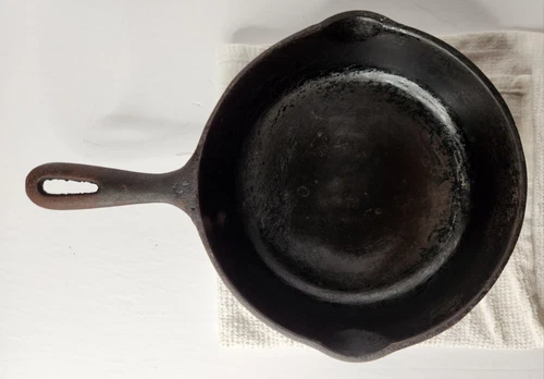 Wagner Ware Cast Iron 8" Skillet Made in USA R