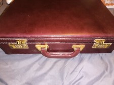 Vintage Leather Briefcase   Classic Design and Elegance