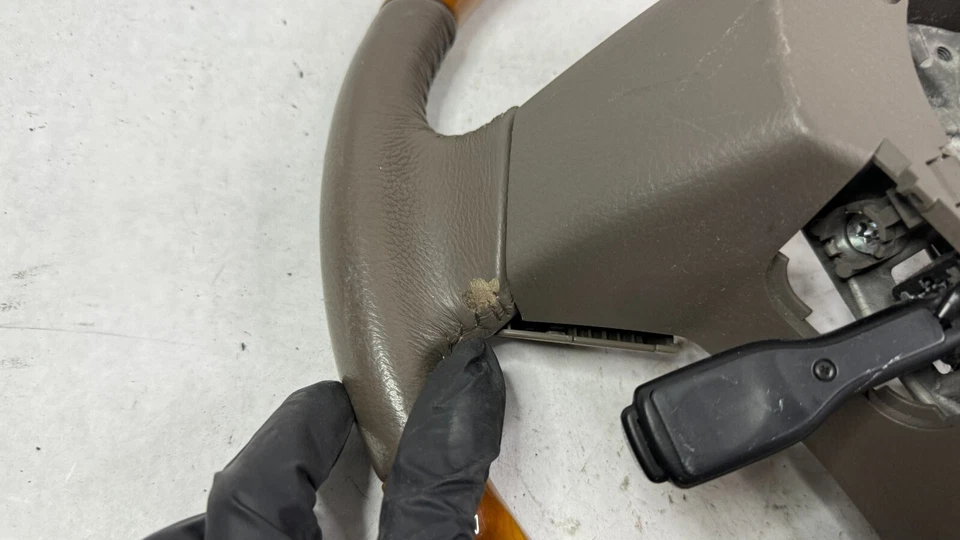 Volante Lexus ES330 2005-2006 con controles de interruptor de crucero y audio grano de madera Foto 4 de 4