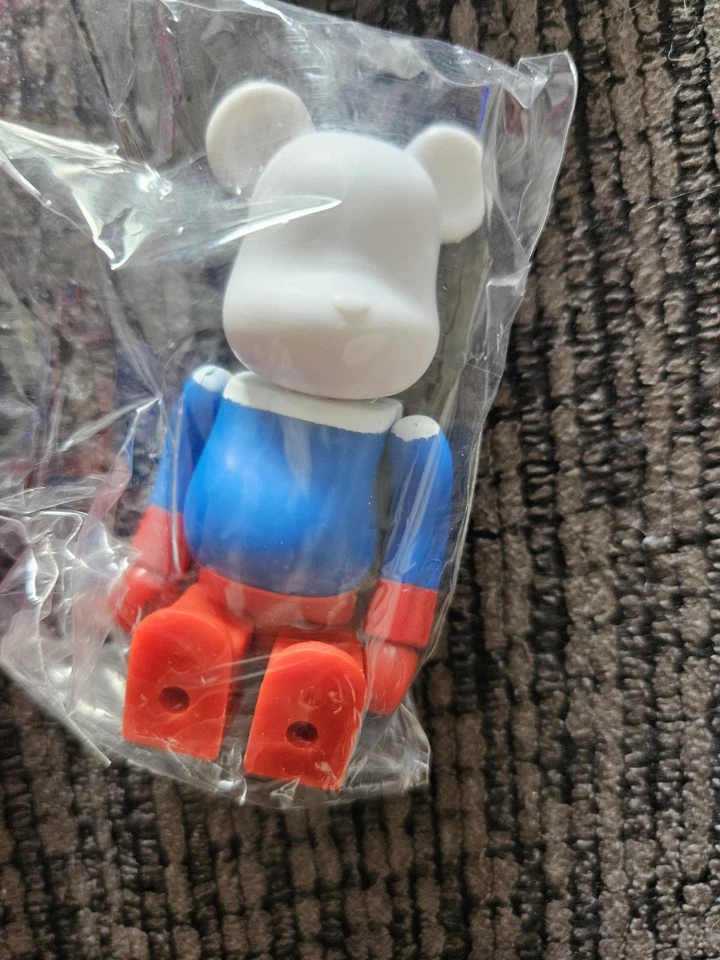 Bearbrick Serie 17 BANDERA Rusia 100% Medicom Be@rbrick Juguete de Diseñador Foto 2 de 3