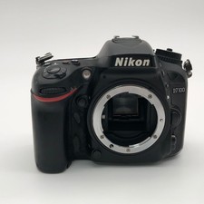Nikon D7100 Digital SLR Camera Body with Accessories Good