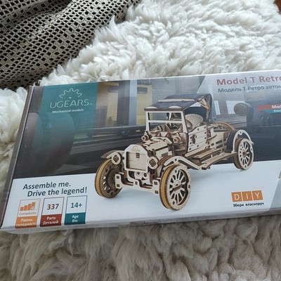 Retro Car UGR-T (337 Teile) - Holzmodell - Bausatz - UGears DIY 70175