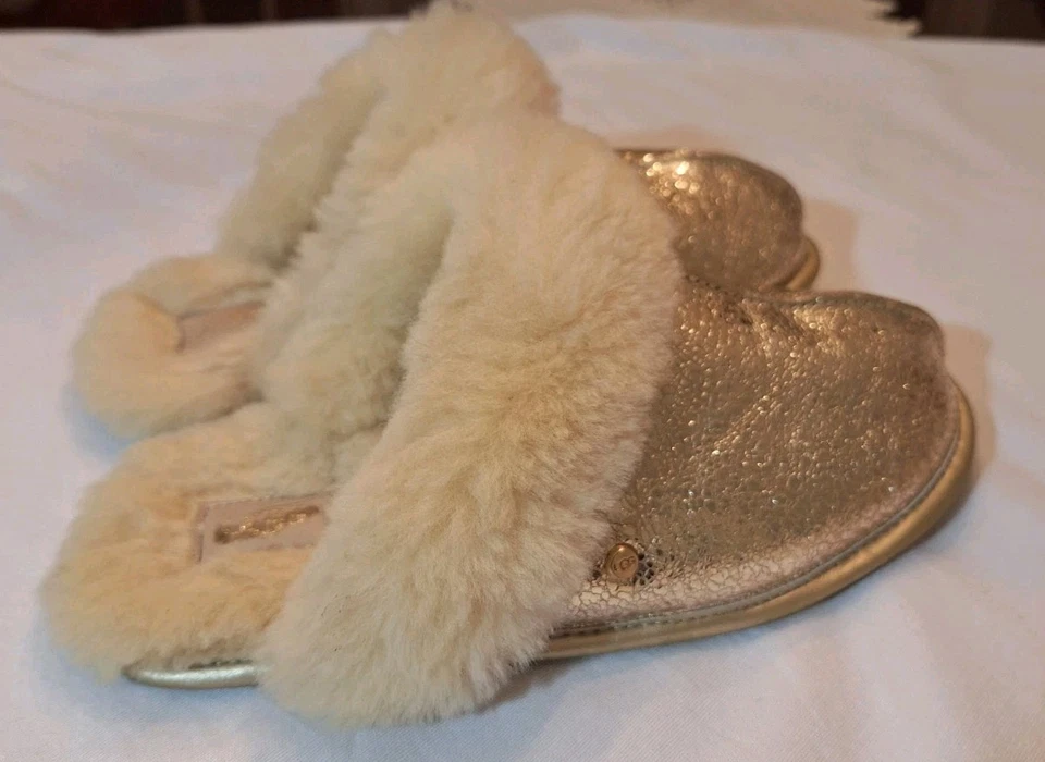 Zapatillas UGG Scuffette II Metálicas Brillantes Doradas Talla 8 Foto 2 de 4