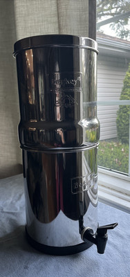 Big Berkey Water Filter Filtration System with Filters pre-owned incl manual