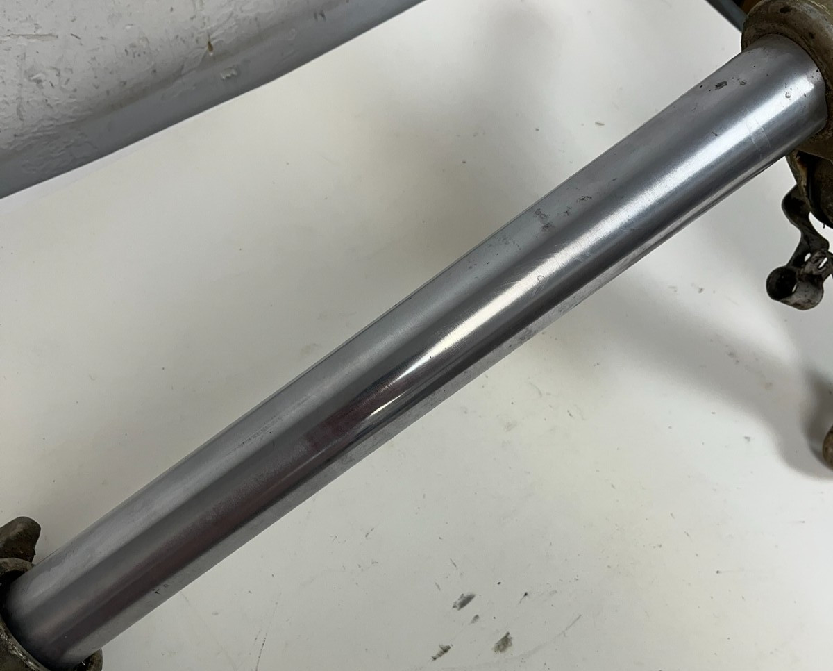 PIPER PA-28 MAIN LANDING GEAR LEG STRUT CYLINDER AXLE 63305-4 AIRCRAFT