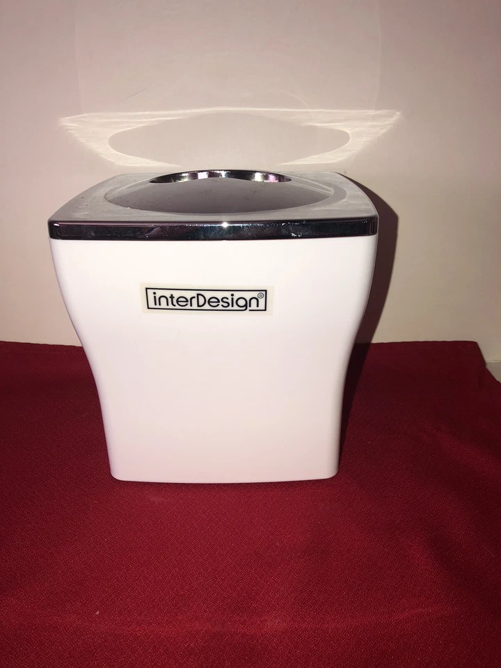 CAJA DE PAÑUELOS VERTICALES LUCITE BLANCA CON CUBIERTA DE METAL PLATEADO EXTRAÍBLE DISEÑO INTER Foto 2 de 4