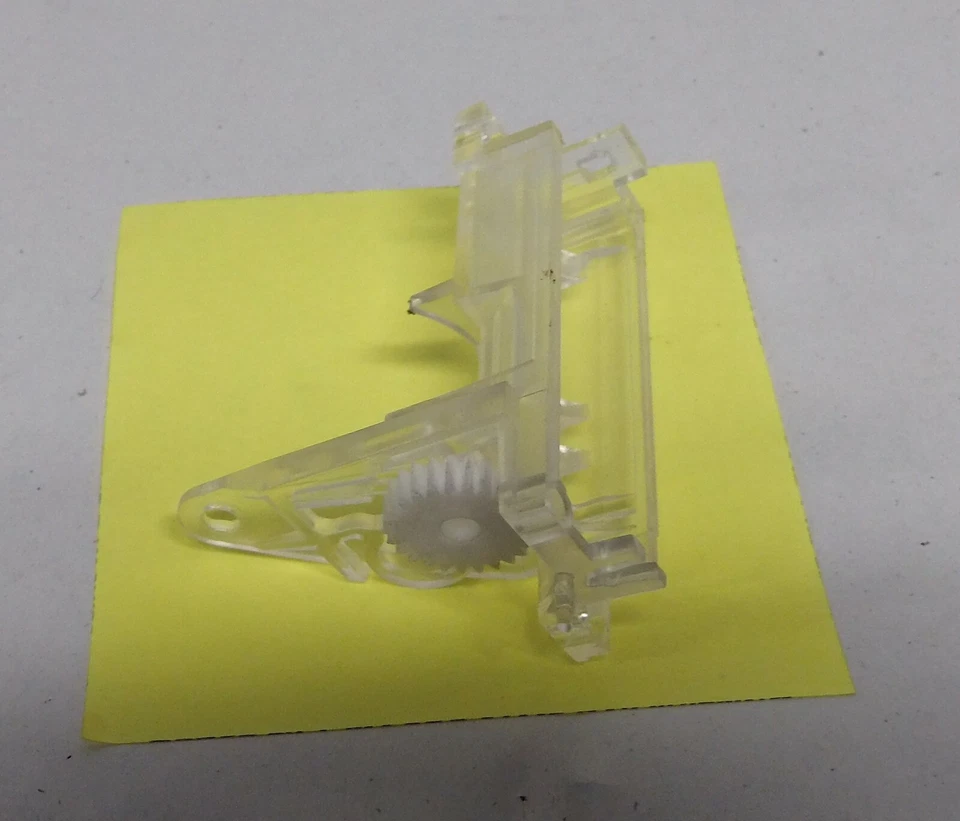 1998 GMC Suburban K1500 5.7L IP Gauge Cluster Odometer Housing & Gear 16129750 - Image 3 of 4