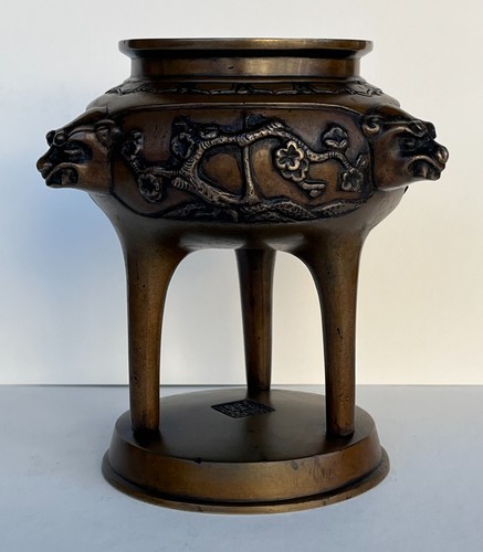 Chinese Bronze Tripod Incense Burner, Foo Dog Handles with Stand. Character Mark - Picture 7 of 8