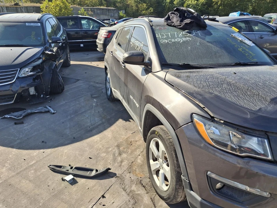 Used Front Center Interior Rear View Mirror fits: 2018 Jeep Compass manual dimmi - Image 2 of 4