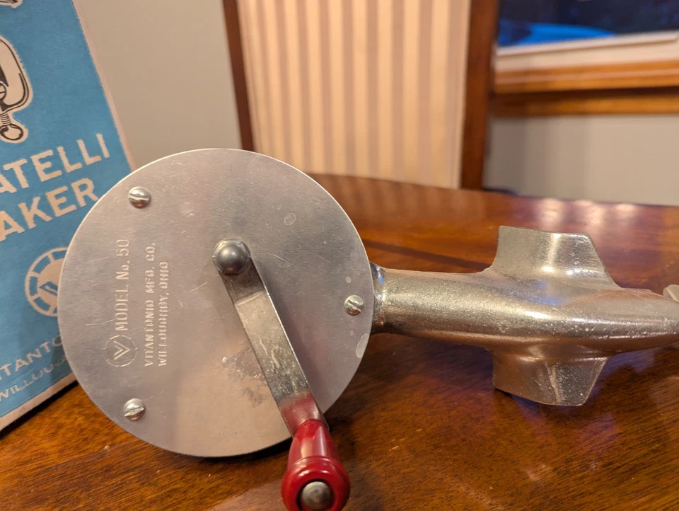 Máquina de pasta vintage Vitantonio Cavatelli - Modelo Nº 50 - Caja original Ohio EE. UU. Foto 3 de 3