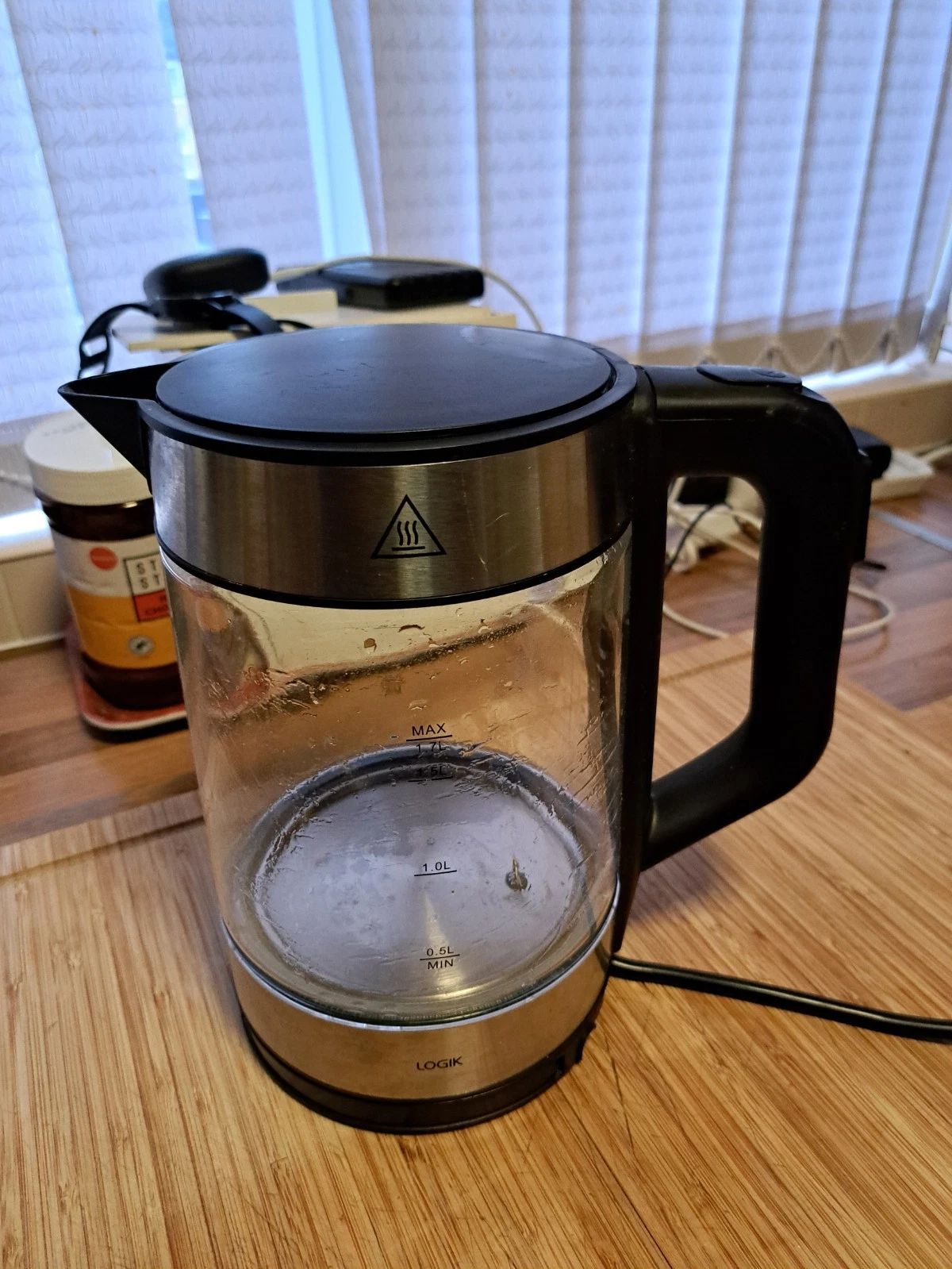 LOGIK TEMPERATURE CONTROLLED GLASS KETTLE