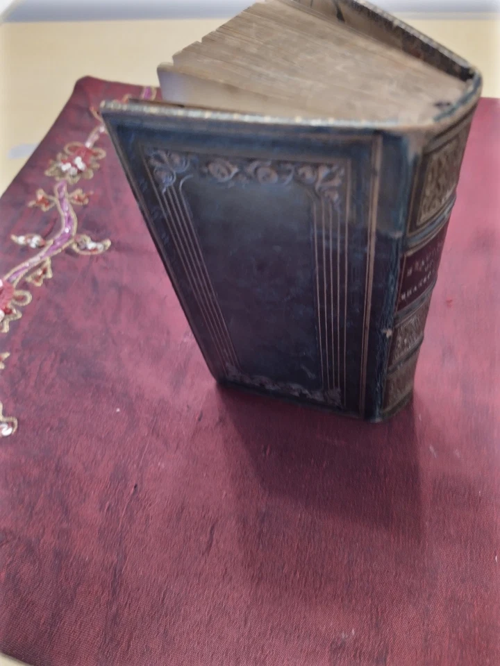BEAUTIES OF SHAKESPEARE..FINE FULL LEATHER BINDING MINIATURE BOOK.PUBLISHED 1824 - Image 3 of 4