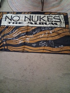 Vintage No Nukes grande autografato da molti arazzi originale 60 x 34 Doobie Bros